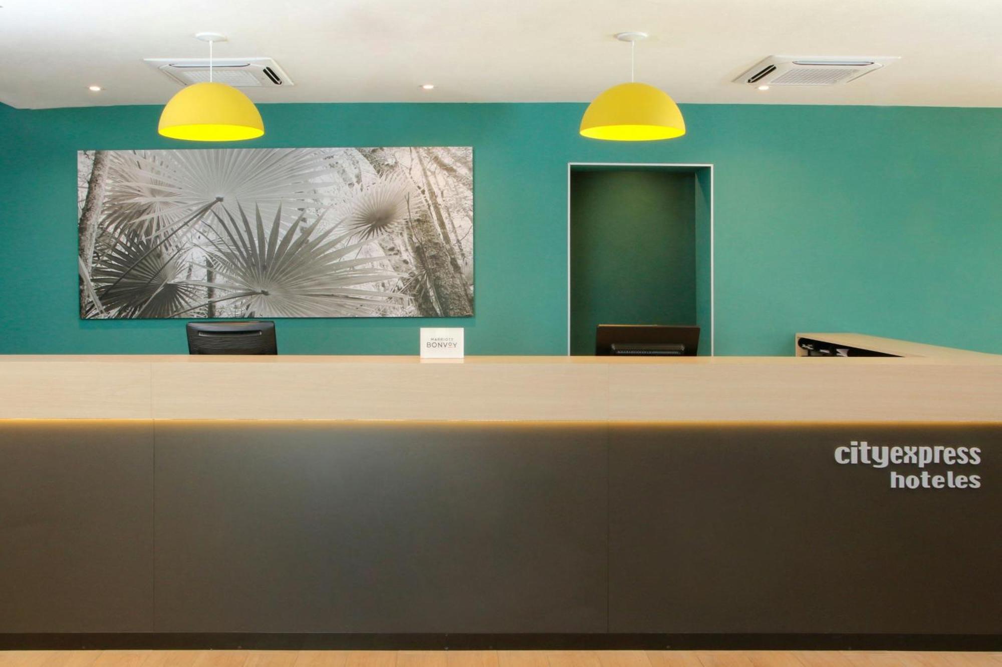 فندق City Express By Marriott رينوسا المظهر الخارجي الصورة