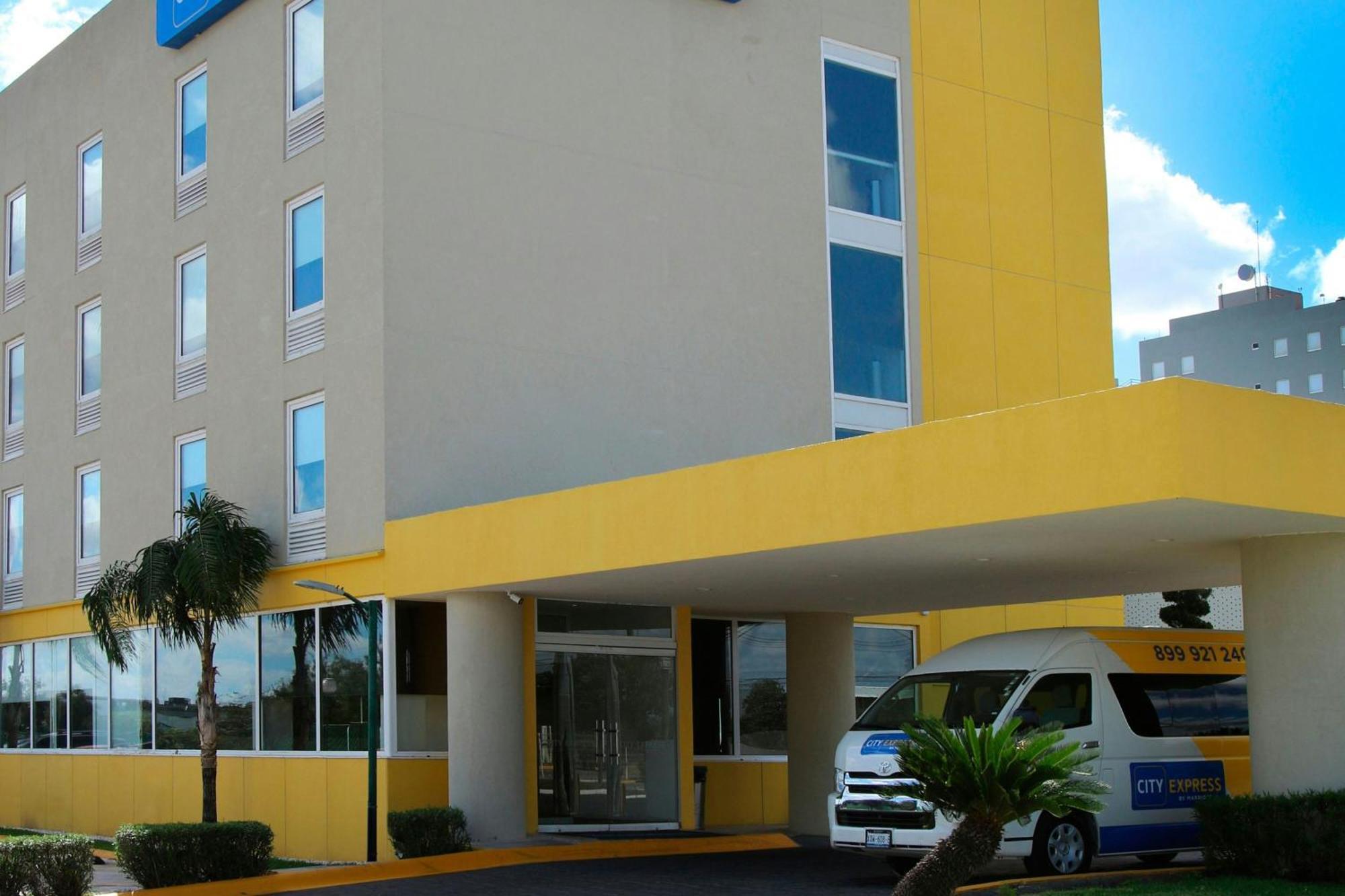 فندق City Express By Marriott رينوسا المظهر الخارجي الصورة